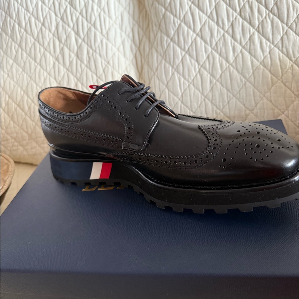 LEIZILEI Black Leather Oxford Shoes with Brogue Detailing - Picture 9 of 12